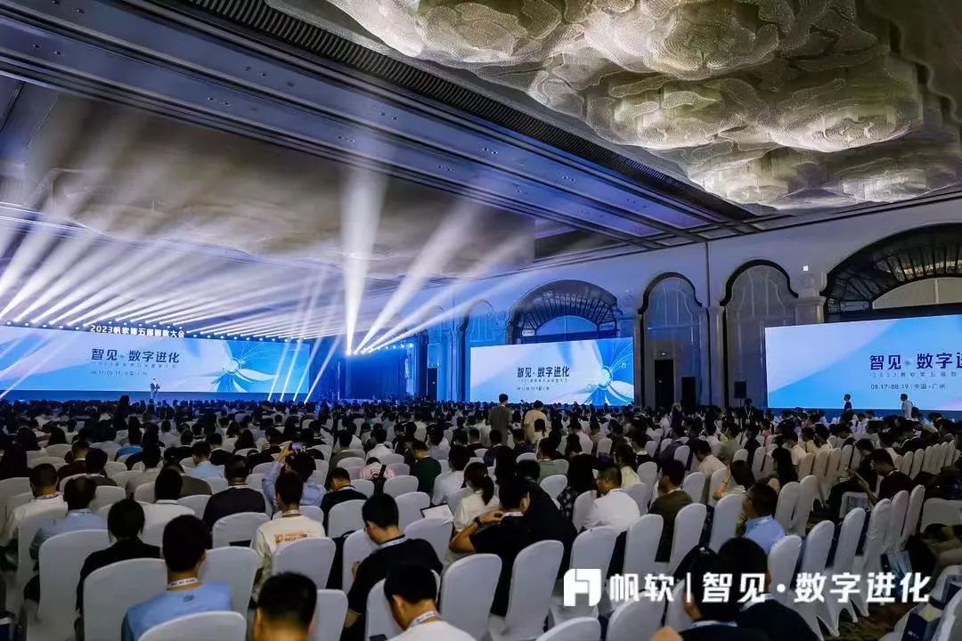 鄧斌：數(shù)字化轉(zhuǎn)型應(yīng)以場(chǎng)景為綱